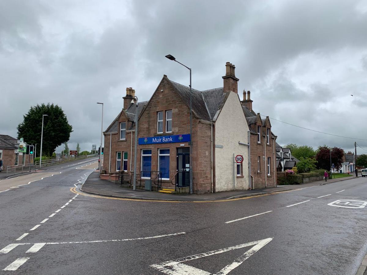 Hotel Muir Bank