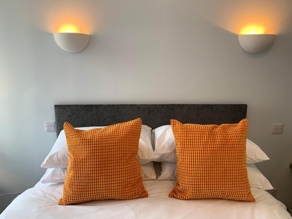 Muir Bank Hotel *